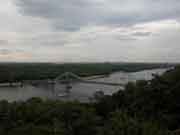 Вид на Днепр с терассы, на которой стоит памятник Владимиру